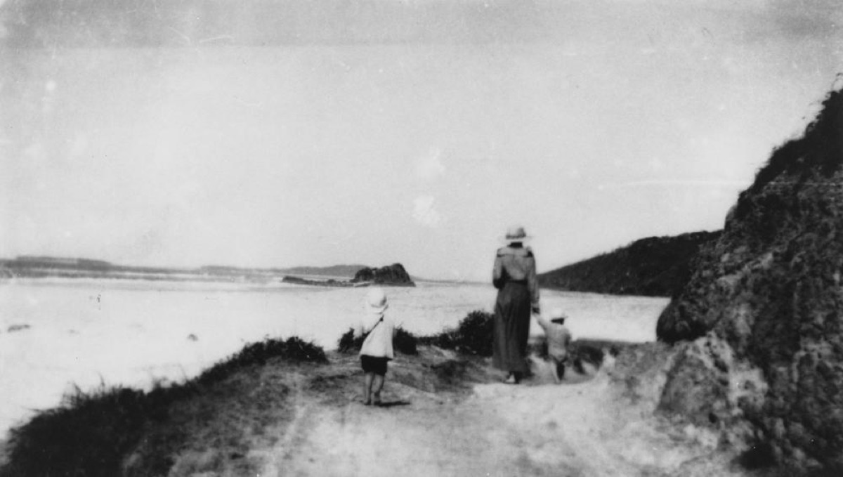 Familie mit Kindern auf einer Insel