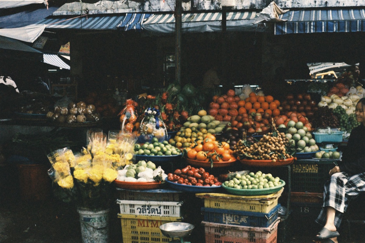 Tropischer Früchtemarkt Stall