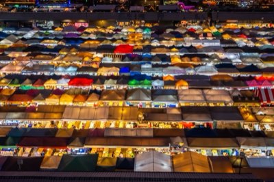 Mercati Phuket: 8 Segreti per un Banchetto Autentico Thailandese