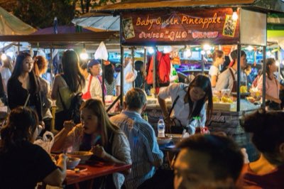 プーケットの夜を満喫！屋台で味わう本場のストリートフード