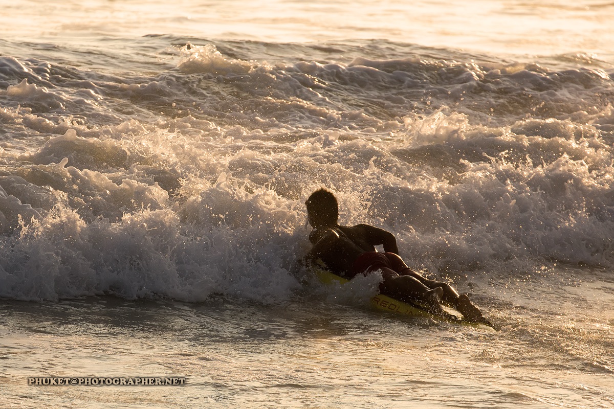 praia de phuket ao amanhecer