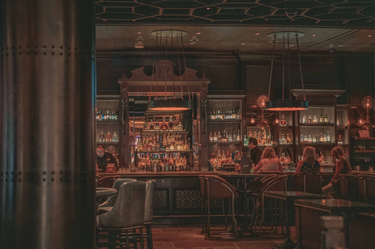 bar local com clientes