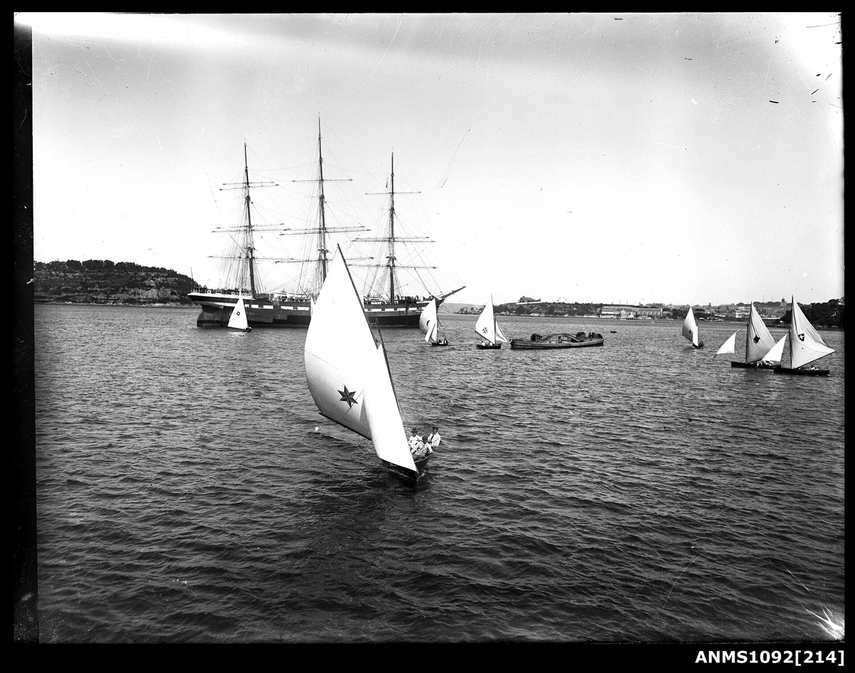 navire grand avec ancre