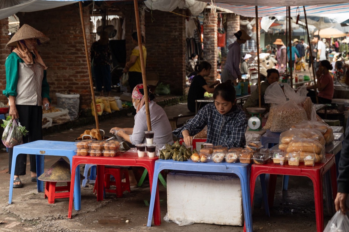 Vendeur de food local à Simorang