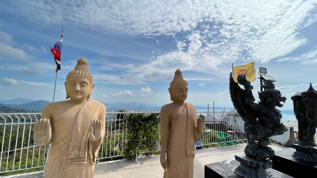 プーケット シアンニラムットの建築的特徴を示す全景