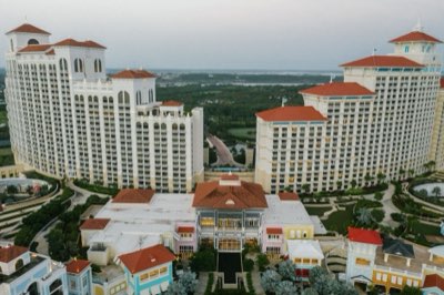 Siam Niramit Phuket: Guide to Massive Scale & Facilities