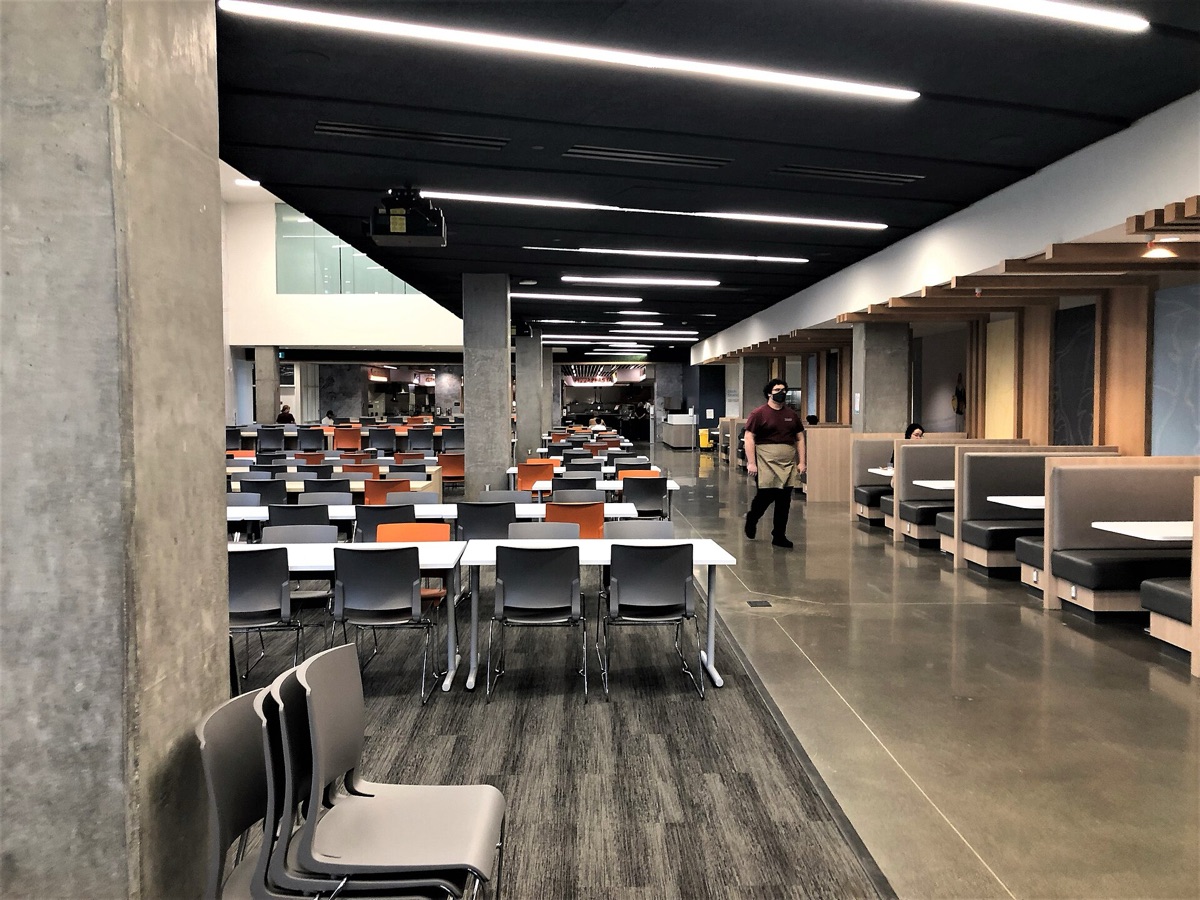 Sala de jantar com assentos