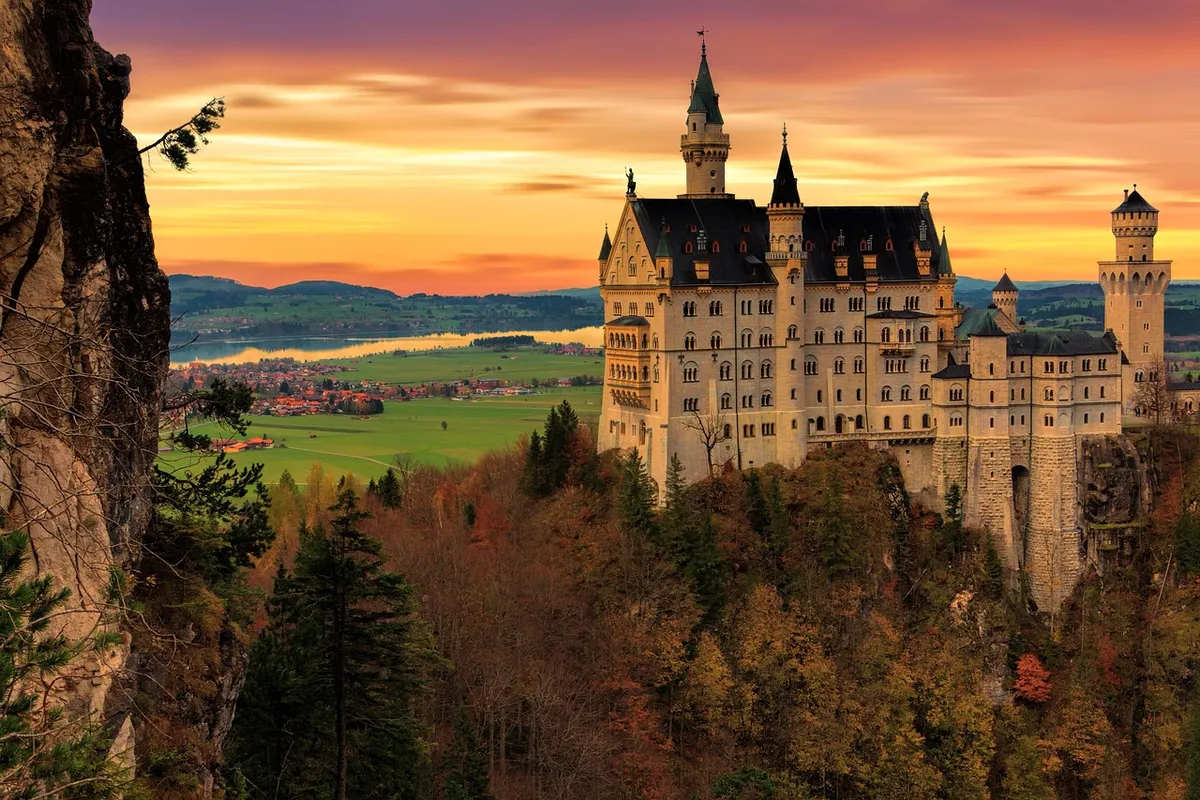 architecture, neuschwanstein, castle, travel, building, historic building, sightseeing, neuschwanstein castle, schwangau, romantic, fairytale castle, dusk, suns